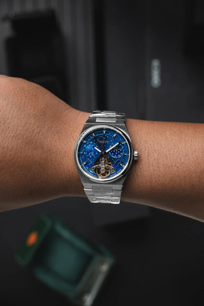 Reloj Kosmo 644-6-2-001 Automático Fase Lunar Cielo Estrellado Colección Zafiro Plateado Esfera Azul