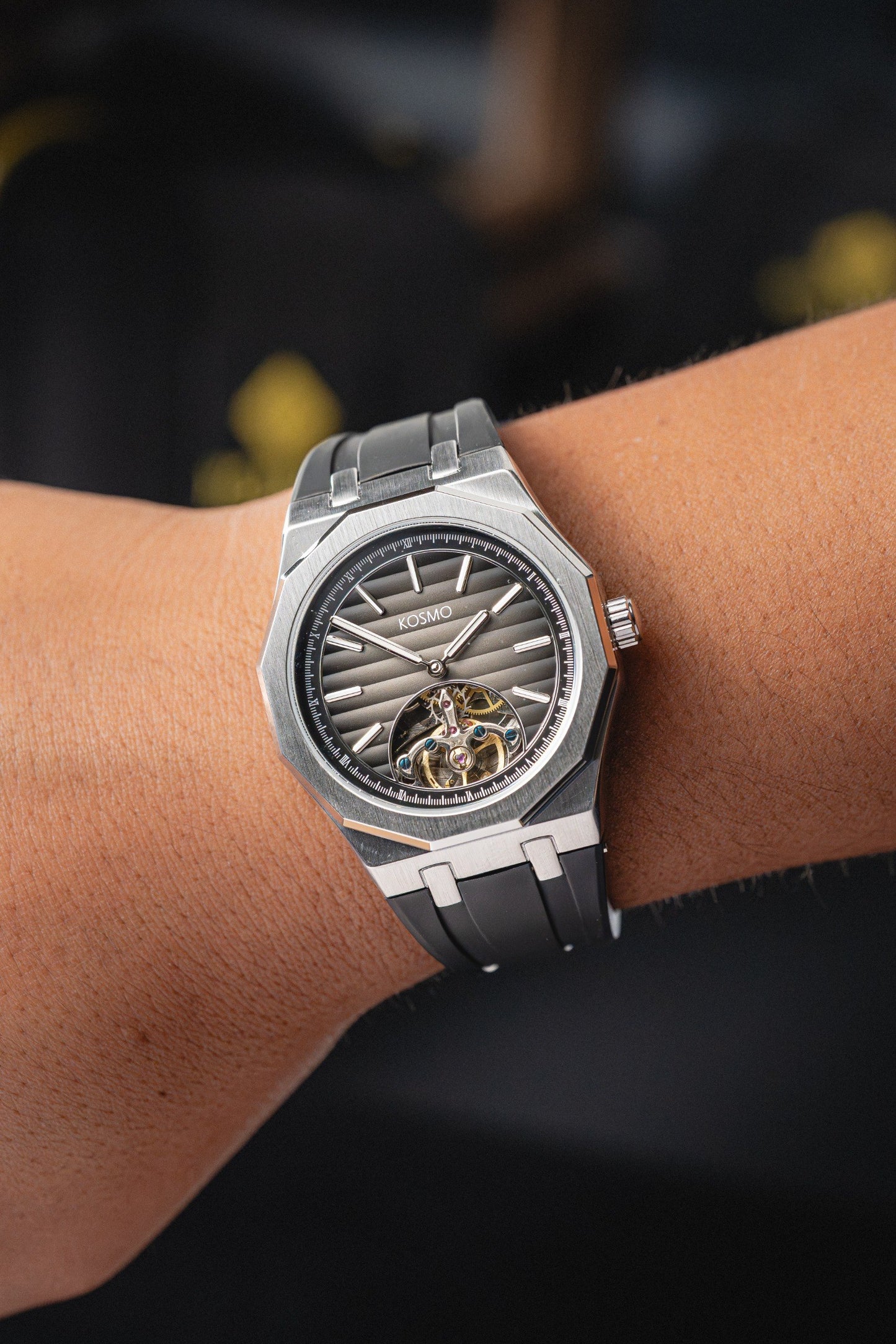 RELOJ KOSMO KT27 Automático | Dial Negro Texturizado con Open Heart