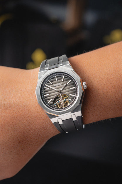 RELOJ KOSMO KT27 Automático | Dial Negro Texturizado con Open Heart